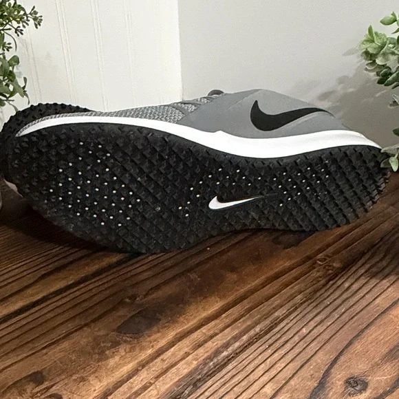 NWT Nike Gray Men’s Complete Trainer Black Accents size 11.5